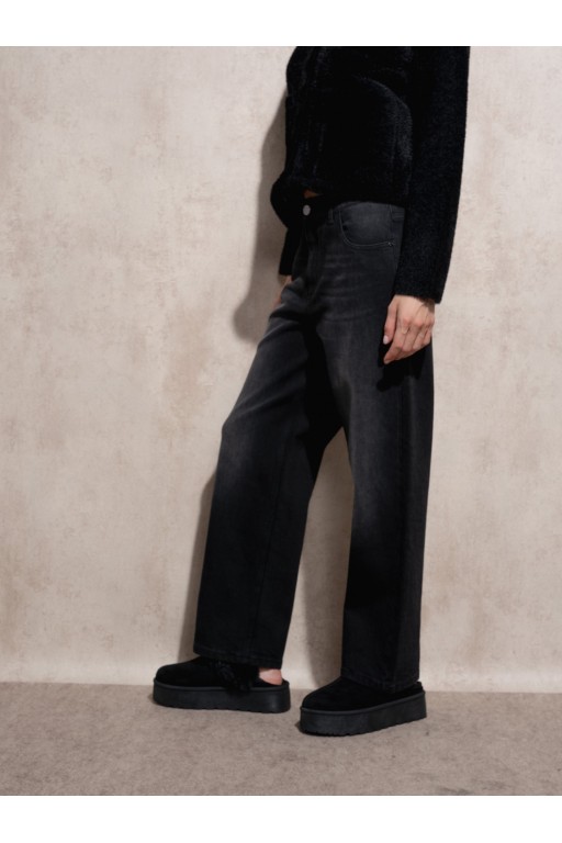 JEANS RECTOS EN NEGRO