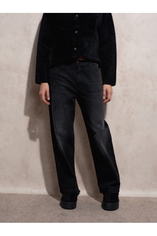 JEANS RECTOS EN NEGRO